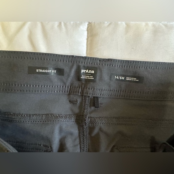 Pre loved like new Prana Halle Straight Pant II Sz 14 Short
28” inseam - Picture 2 of 8